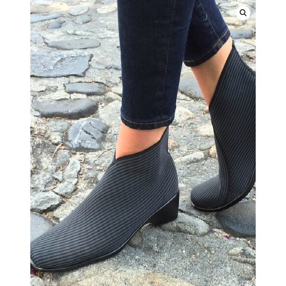 Anthropologie 8.5 Pull On Sock Boot Gray Stripe Ankle Square Toe Block Heel - Picture 4 of 9